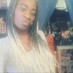 Meet your Posher, Karonda